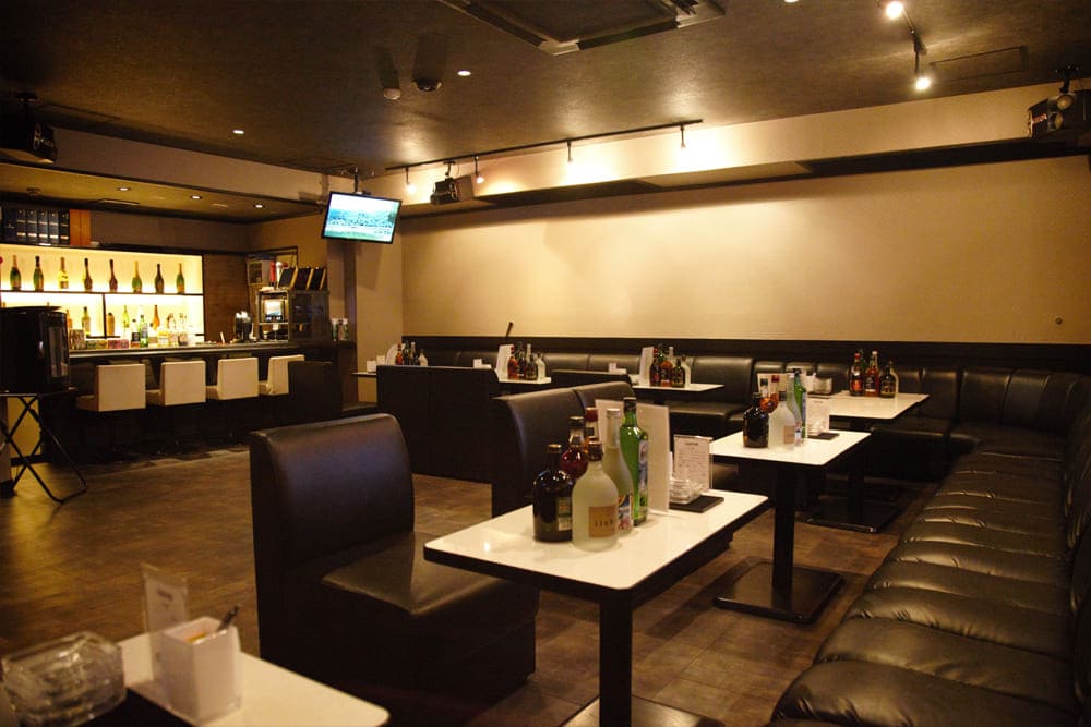 熱海キャバクラ｜CLOVER（クローバー）店内06